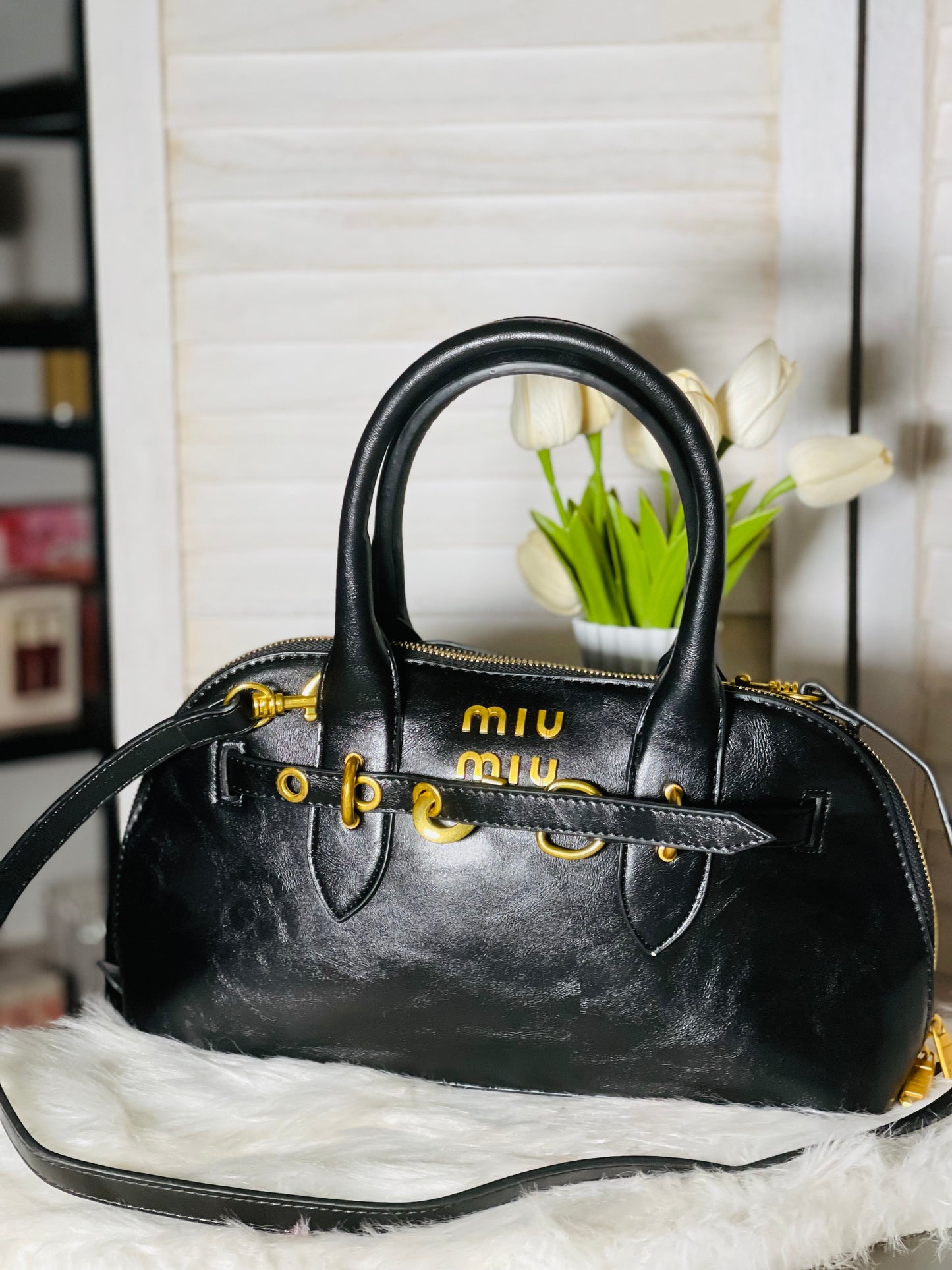 شنطة من MIU MIU