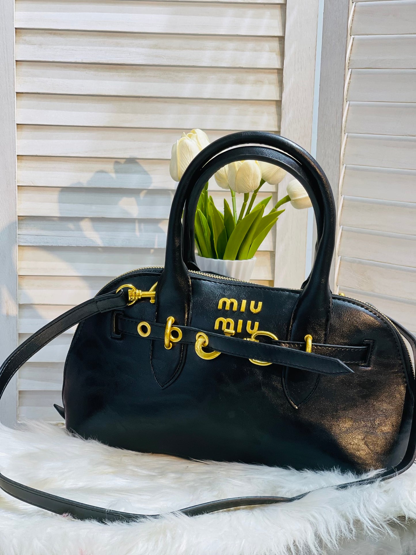 شنطة من MIU MIU