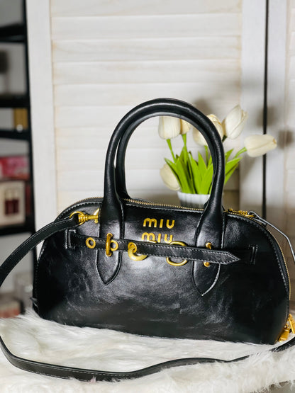 شنطة من MIU MIU